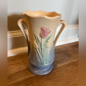 Vintage Hull Art Pottery 1938 TULIP Hull USA 106-33-6, chipper.